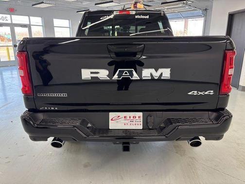 Diamond Black Crystal Pearlcoat 2026 RAM 1500 Big Horn/Lone Star