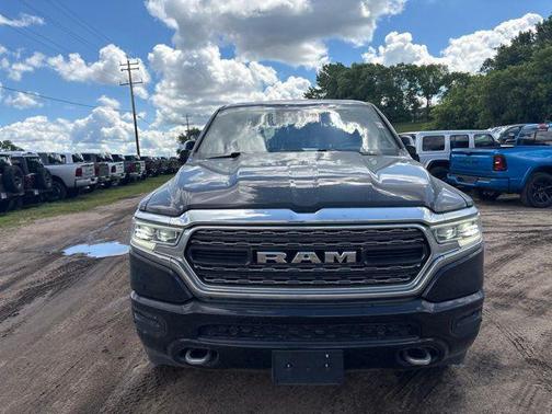 Diamond Black Crystal Pearlcoat 2022 RAM 1500 Limited