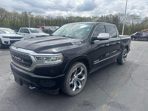 Diamond Black Crystal Pearlcoat 2019 RAM 1500 Limited