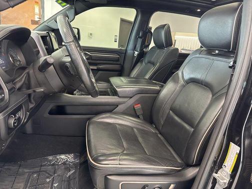 Diamond Black Crystal Pearlcoat 2019 RAM 1500 Limited