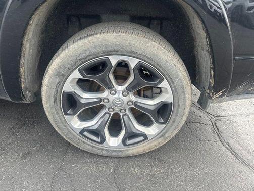 Diamond Black Crystal Pearlcoat 2019 RAM 1500 Limited