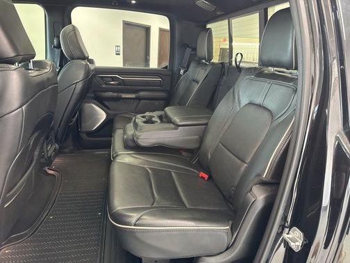 Diamond Black Crystal Pearlcoat 2019 RAM 1500 Limited