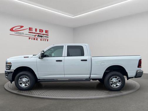 2026 RAM 2500 Tradesman Crew Cab 4x4 6'4' Box