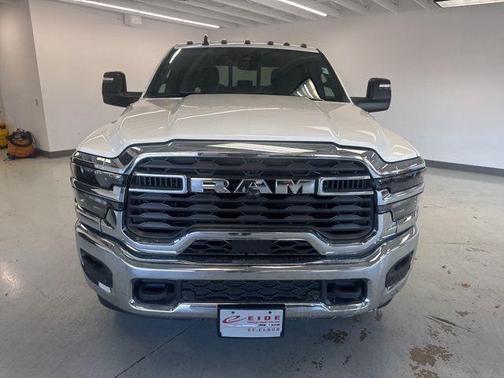 2026 RAM 2500 Tradesman Crew Cab 4x4 6'4' Box