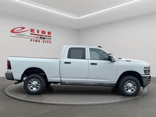 2026 RAM 2500 Tradesman Crew Cab 4x4 6'4' Box