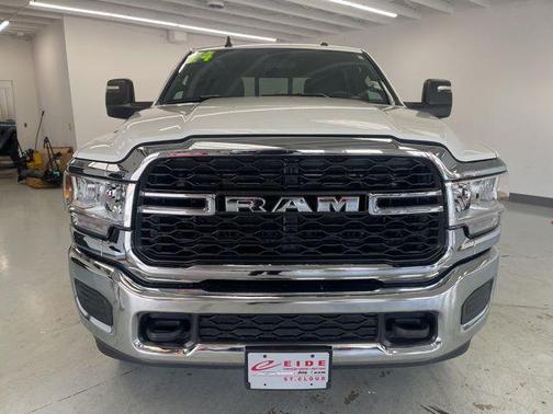 2024 RAM 2500 Tradesman Crew Cab 4x4 6'4' Box