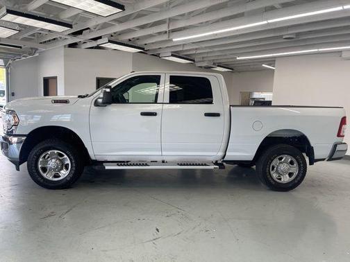 2024 RAM 2500 Tradesman Crew Cab 4x4 6'4' Box