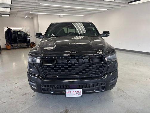 Diamond Black Crystal Pearlcoat 2026 RAM 1500 Big Horn/Lone Star