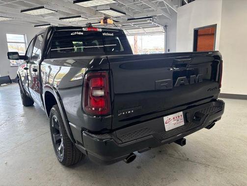 Diamond Black Crystal Pearlcoat 2026 RAM 1500 Big Horn/Lone Star