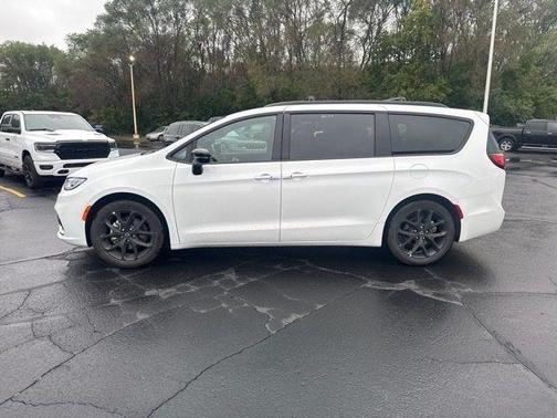 2025 Chrysler Pacifica Limited