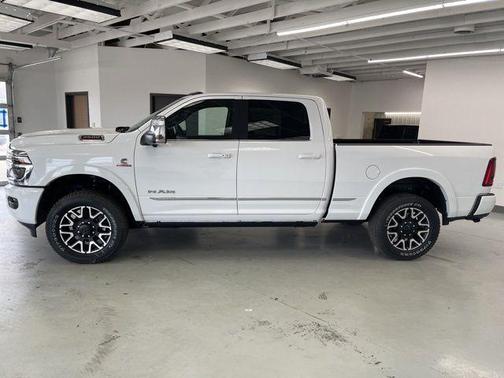 2025 RAM 3500 Limited Crew Cab 4x4 6'4' Box