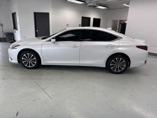 2024 Lexus ES 250 Base