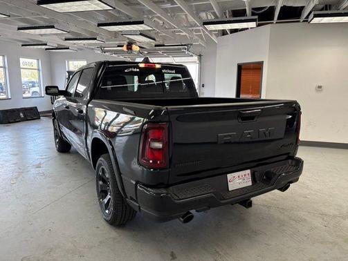 Diamond Black Crystal Pearlcoat 2026 RAM 1500 Big Horn/Lone Star