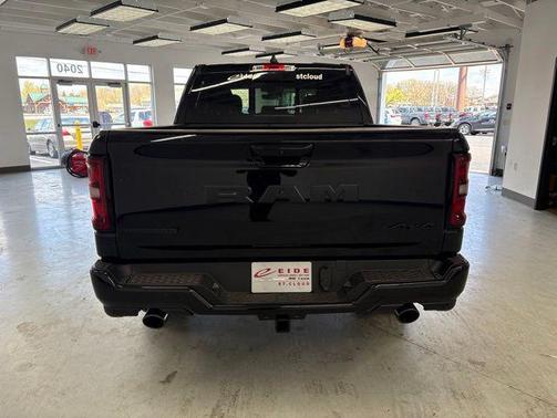 Diamond Black Crystal Pearlcoat 2026 RAM 1500 Big Horn/Lone Star