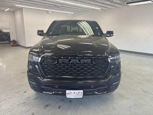 Diamond Black Crystal Pearlcoat 2026 RAM 1500 Big Horn/Lone Star