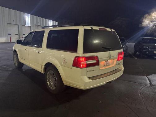2009 Lincoln Navigator Base
