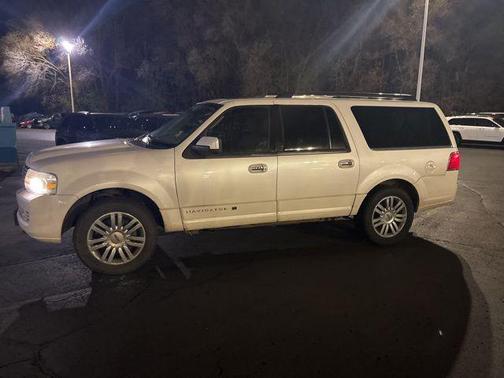 2009 Lincoln Navigator Base