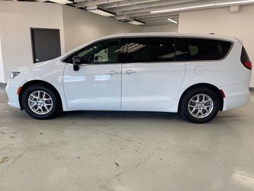 2025 Chrysler Pacifica L