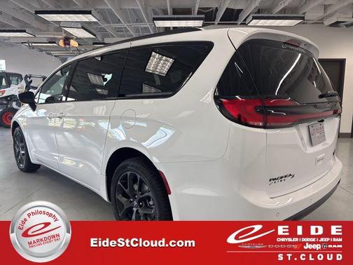 2026 Chrysler Pacifica Limited