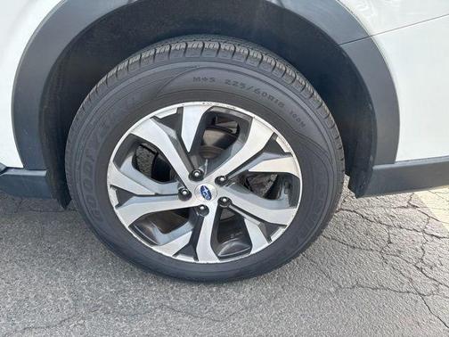 Crystal White Pearl 2020 Subaru Outback Limited