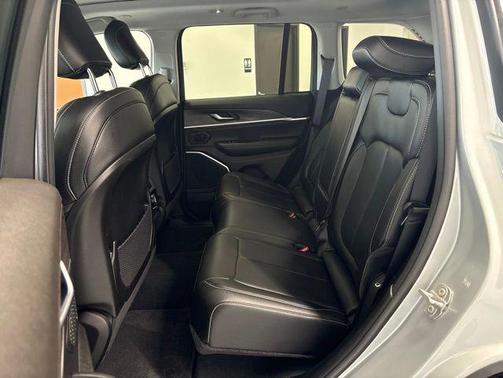 Silver Zynith 2022 Jeep Grand Cherokee 4xe Base