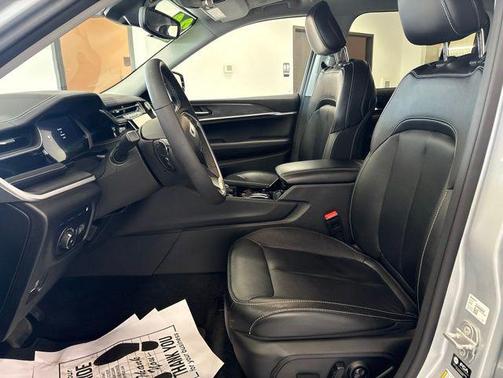 Silver Zynith 2022 Jeep Grand Cherokee 4xe Base