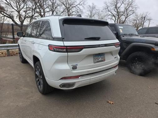 2022 Jeep Grand Cherokee 4xe Overland