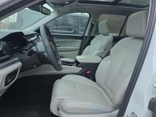 2022 Jeep Grand Cherokee 4xe Overland