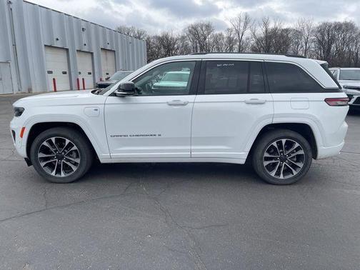 Bright White Clearcoat 2022 Jeep Grand Cherokee 4xe Overland