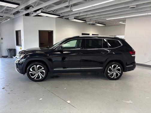 Deep Black Pearl 2023 Volkswagen Atlas 3.6L SEL