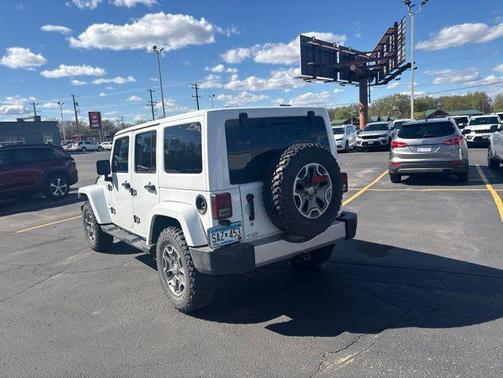 Bright White Clearcoat 2017 Jeep Wrangler Unlimited Sahara