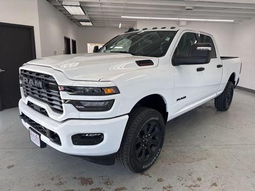 Bright White Clearcoat 2026 RAM 3500 Big Horn Crew Cab 4x4 6'4' Box