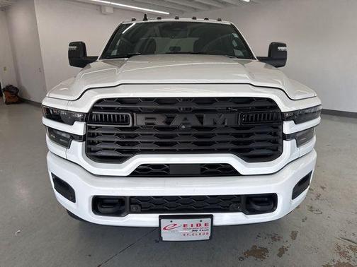 Bright White Clearcoat 2026 RAM 3500 Big Horn Crew Cab 4x4 6'4' Box