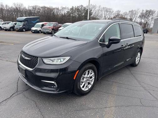 Brilliant Black Crystal Pearlcoat 2022 Chrysler Pacifica Touring L