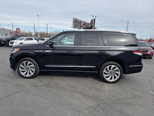Infinite Black Metallic Clearcoat 2024 Lincoln Navigator Reserve