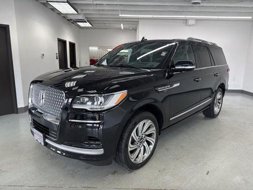 Infinite Black Metallic Clearcoat 2024 Lincoln Navigator Reserve