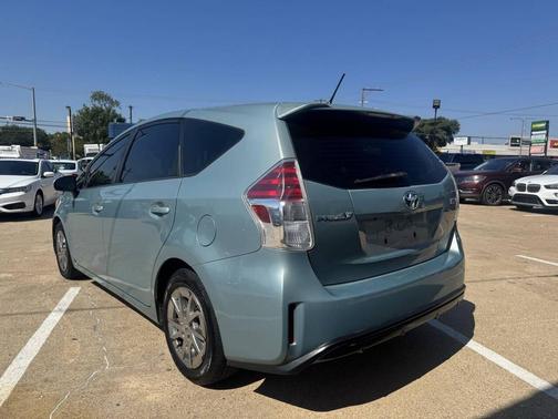2015 Toyota Prius v Five