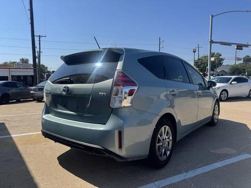 2015 Toyota Prius v Five