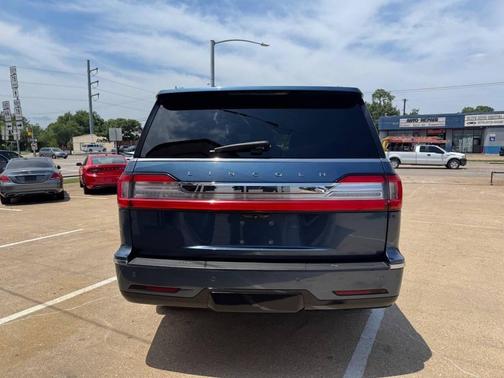 Blue Diamond 2018 Lincoln Navigator L Reserve