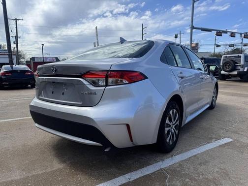 Classic Silver Metallic 2022 Toyota Corolla Hybrid SE