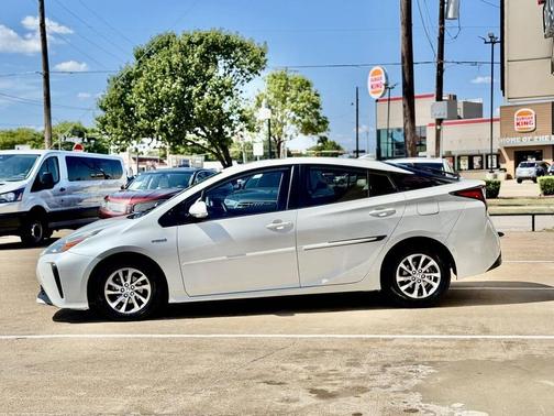 2019 Toyota Prius XLE