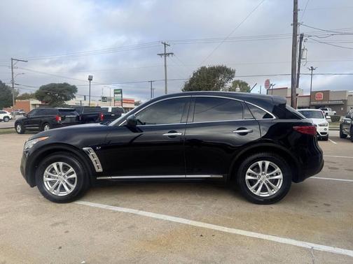 2017 INFINITI QX70 Base