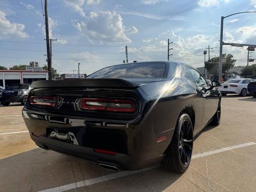 2016 Dodge Challenger SXT