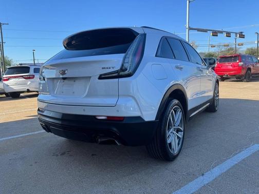 Crystal White Tricoat 2019 Cadillac XT4 Sport