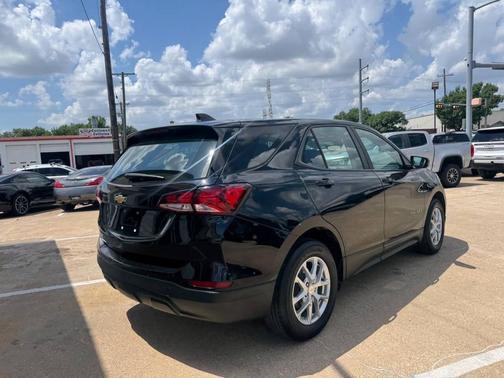Mosaic Black Metallic 2024 Chevrolet Equinox LS