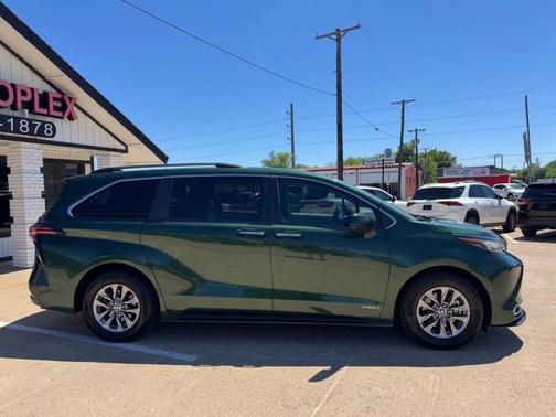 Cypress 2021 Toyota Sienna XLE 8 Passenger
