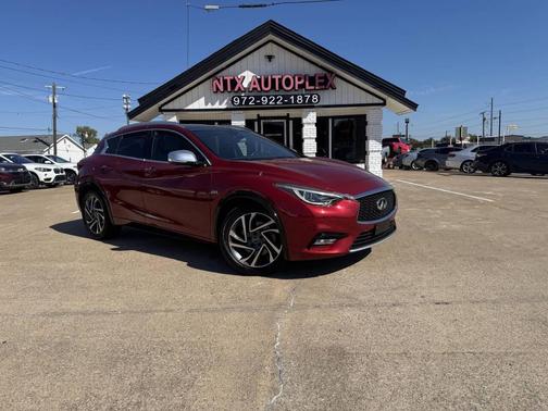 2017 INFINITI QX30 Premium