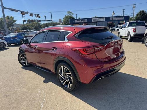 2017 INFINITI QX30 Premium