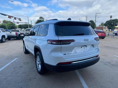 Bright White Clearcoat 2023 Jeep Grand Cherokee L Laredo