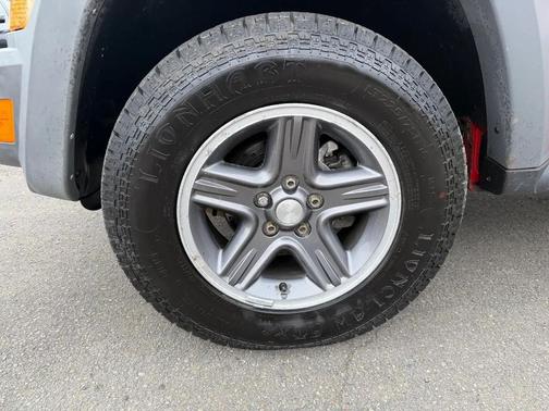 Red 2005 Jeep Liberty Sport